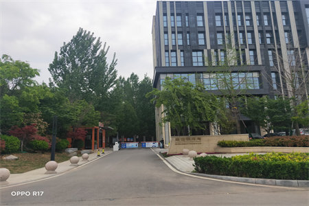 华都富林北区，套三双卫，带33平车库